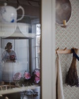 Jordgubb, greige tapet