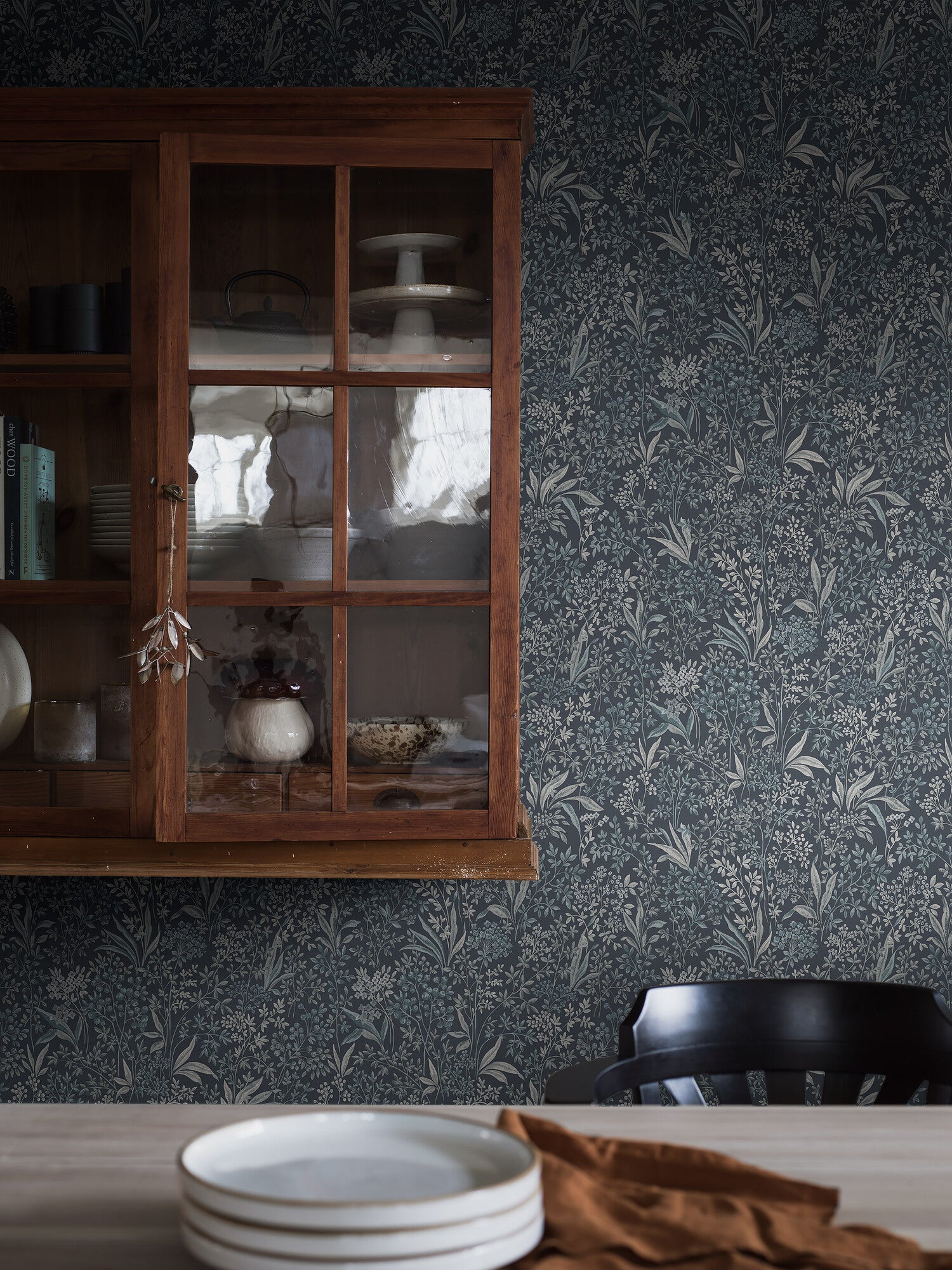 Nocturne slingrande bladverk, mörkblå