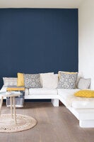 Collage, mörkblå tapet