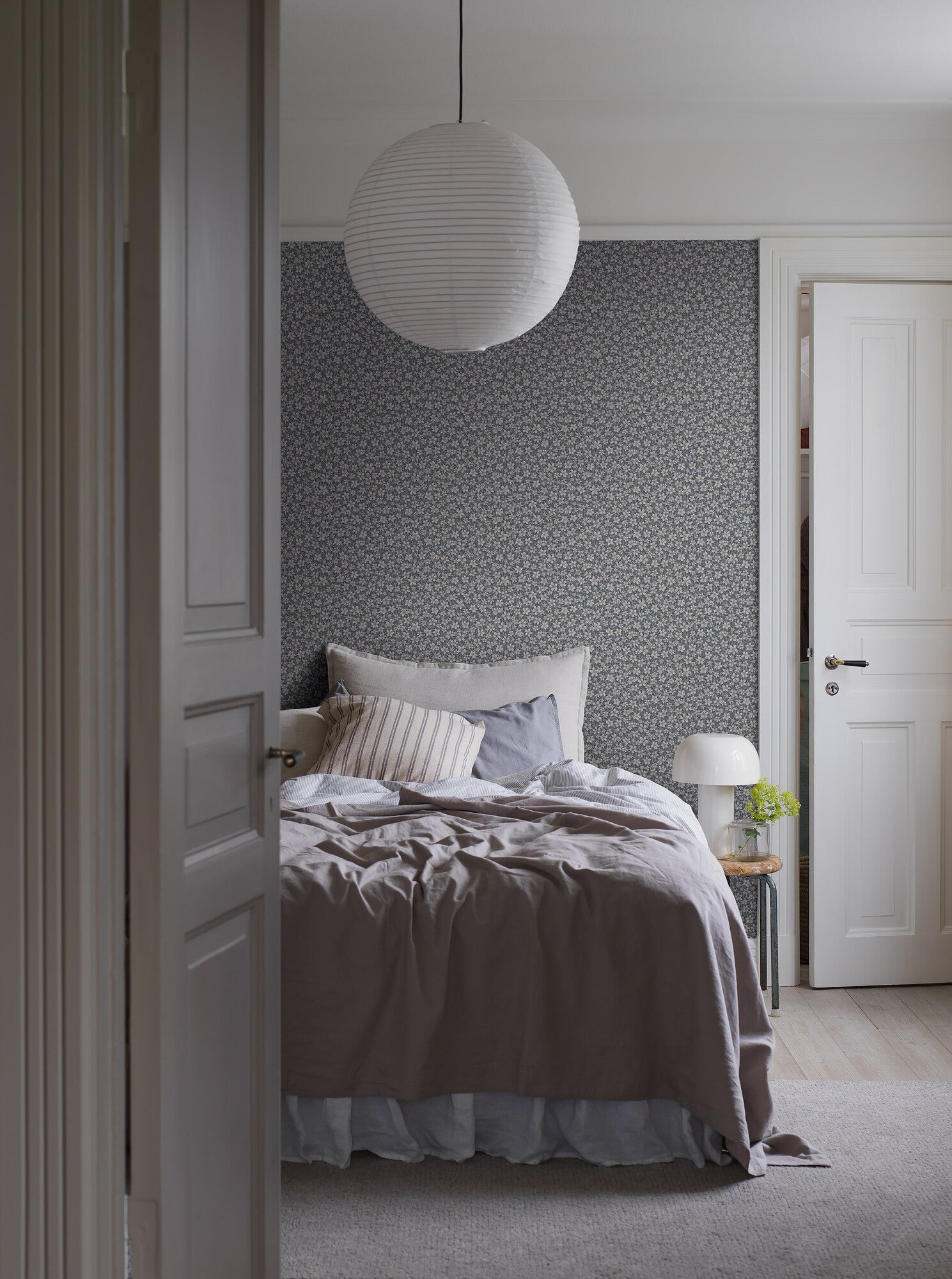 Skogsblomst, blå och vit tapet