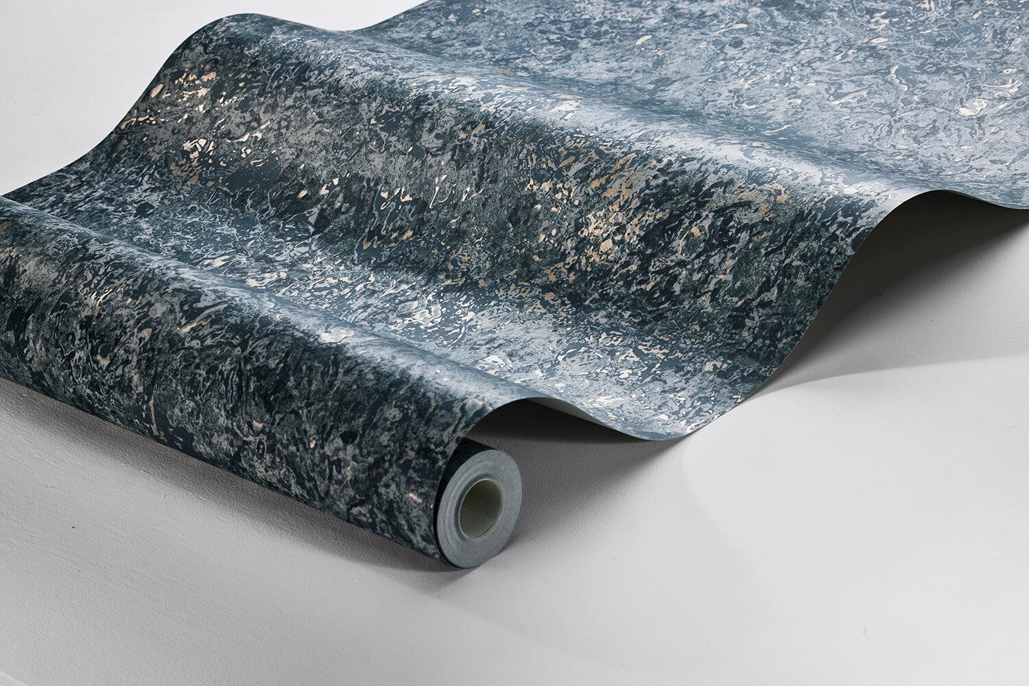 Travertine tapet i blågrå nyanser