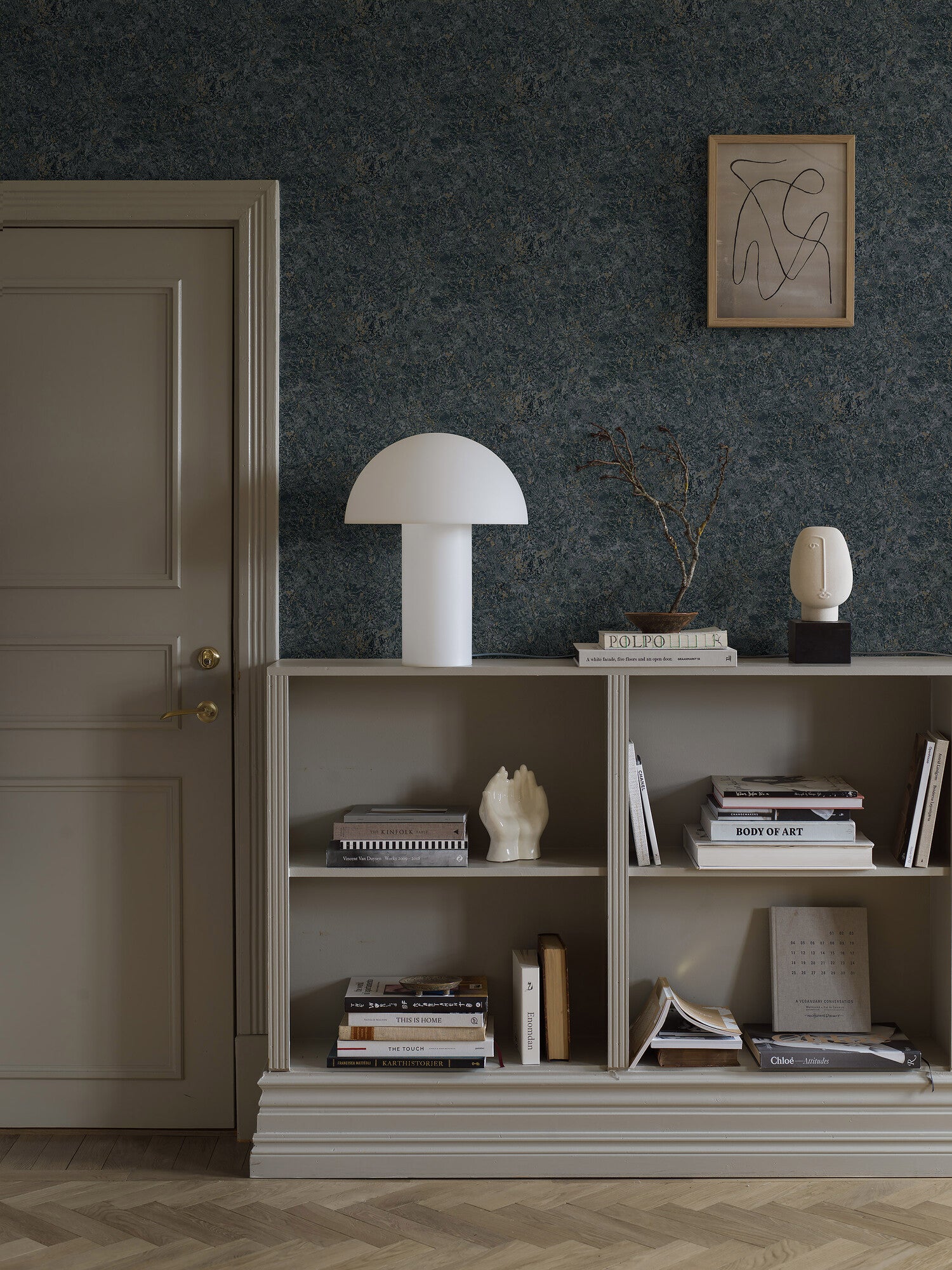 Travertine tapet i blågrå nyanser