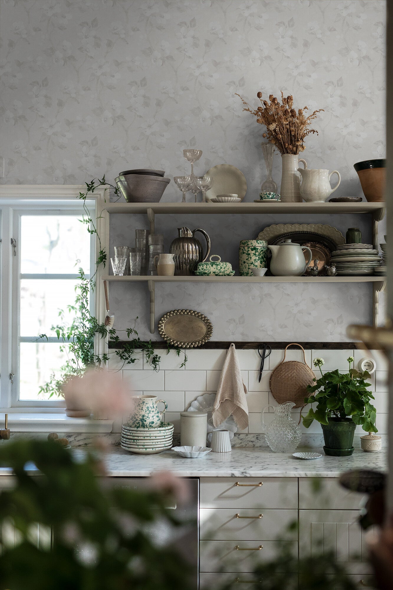Helen´s Flower ton-i-ton vitt och ljusgrått