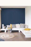 Collage, mörkblå tapet