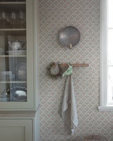 Jordgubb, greige tapet