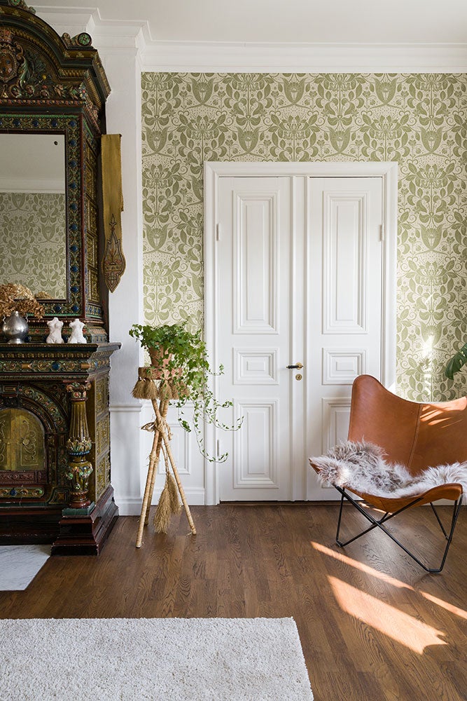 Berit, tapet i grönt