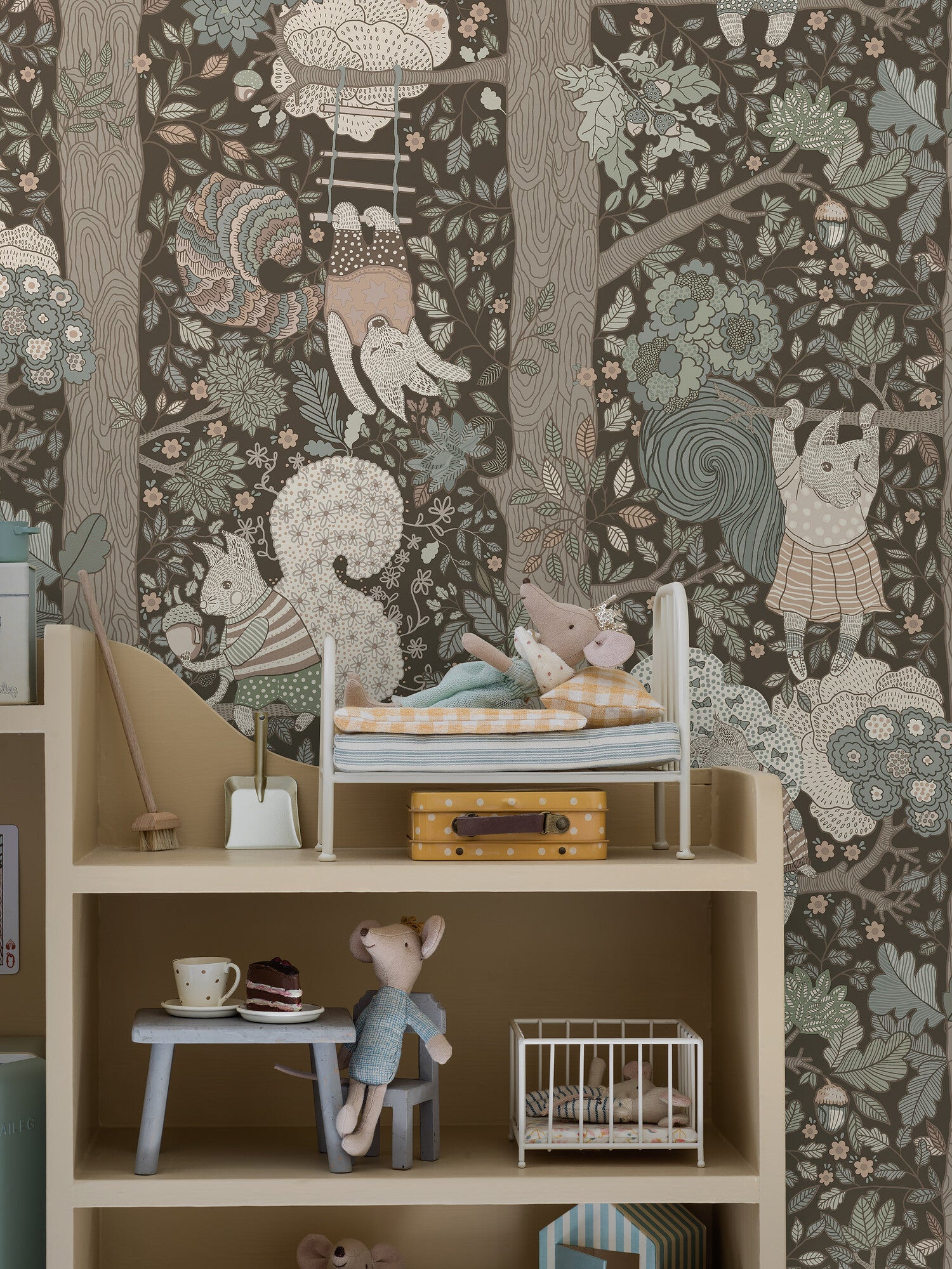 Charlie, tapet i svart